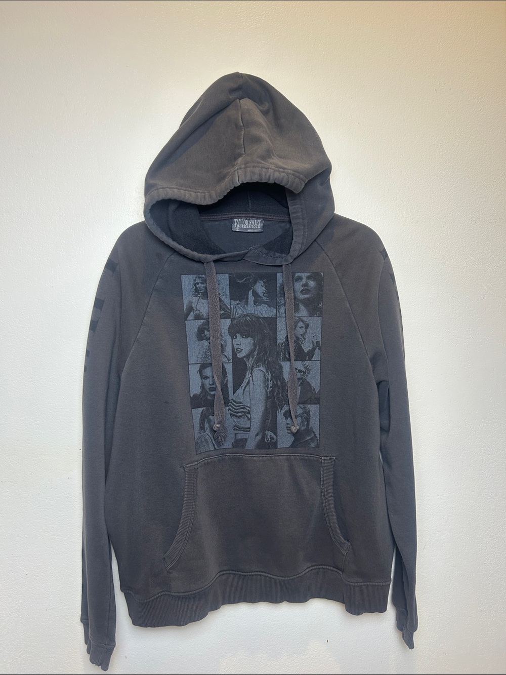 Official Taylor Swift Eras Tour 2023 Black Hoodie XS Women’s Made in Egypt
